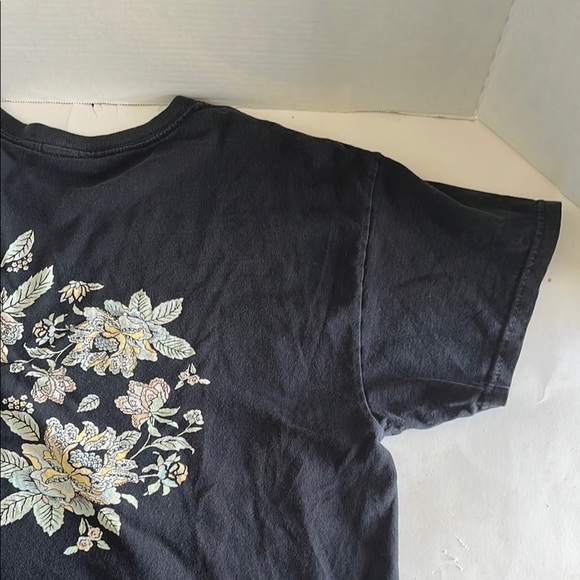 Lost Black Short Sleeve Tee with Subtle Design - Picture 8 of 10